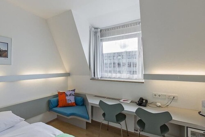 Room 15 of 49