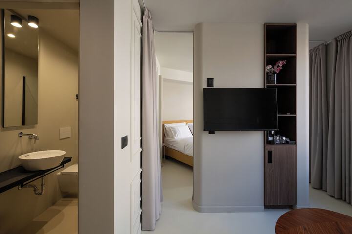 Room 53 of 133