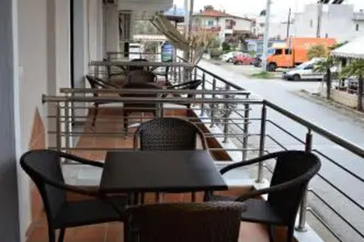 Dining 21 of 24