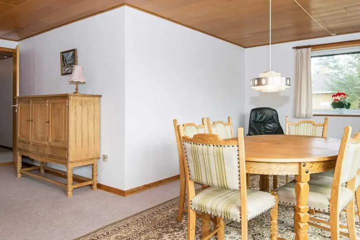 Room 5 of 12