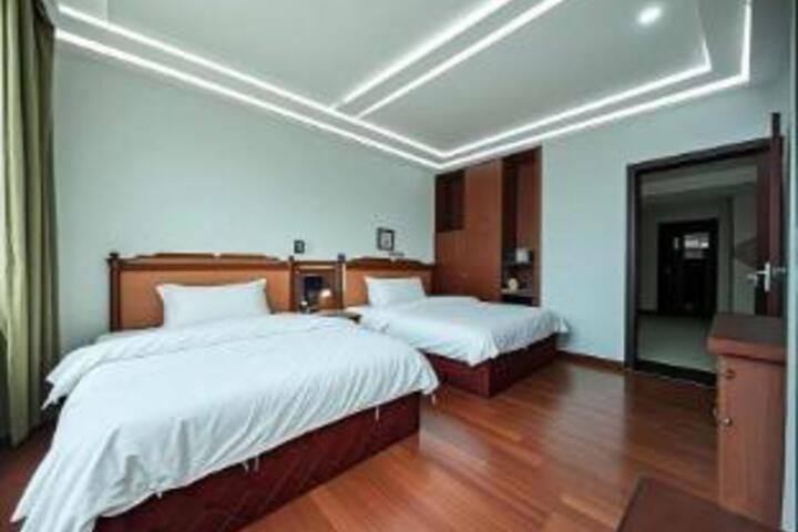 Room 5 of 5