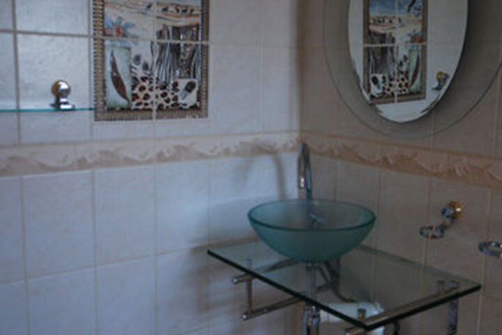 Room 4 of 17