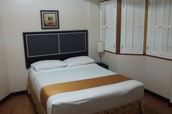 Room 2 of 28