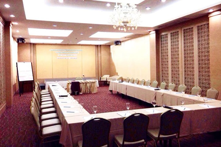 Ballroom/Hall 46 of 64