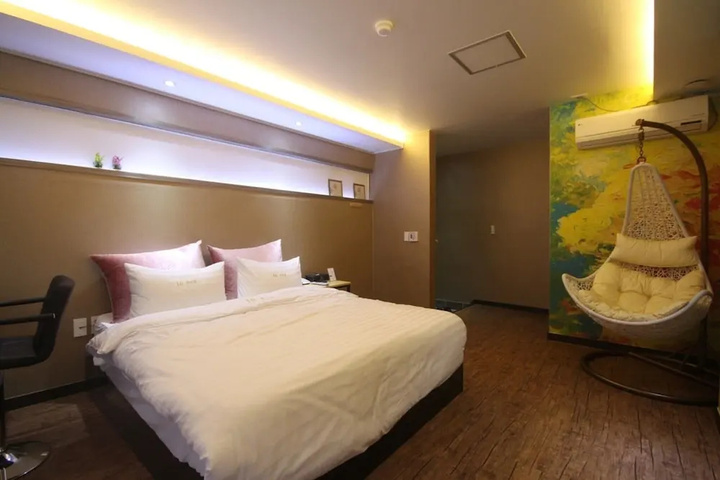 Room 3 of 17
