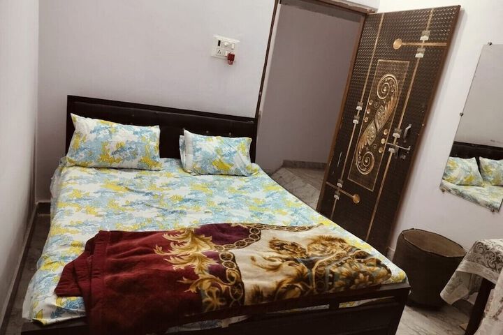 Room 3 of 6