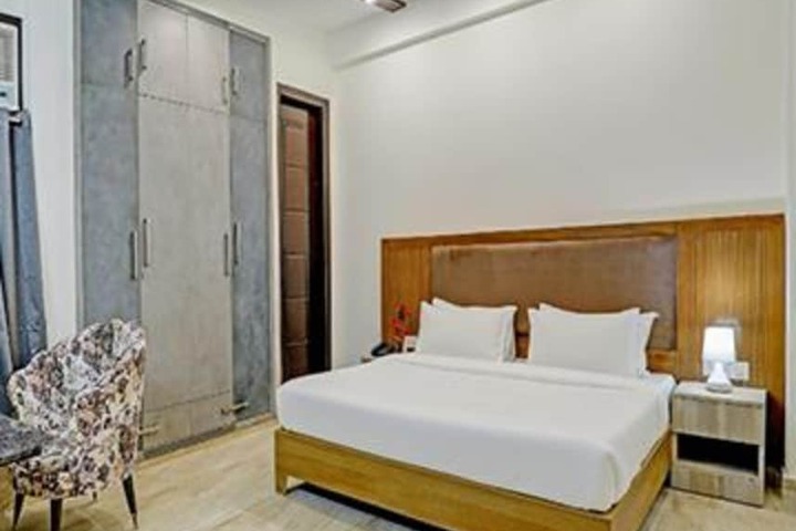 Fabhotel Royale 19
