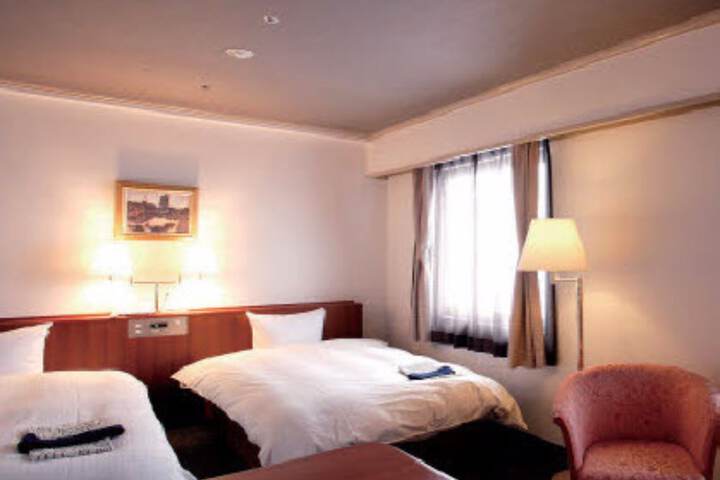 Room 13 of 42