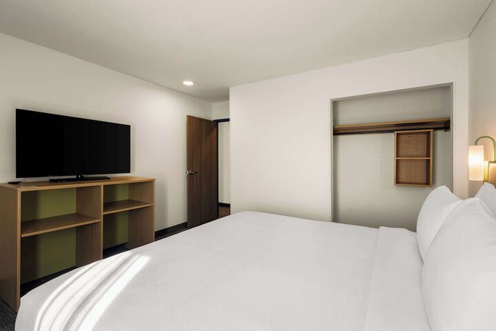 1 King Bed (18 of 31)