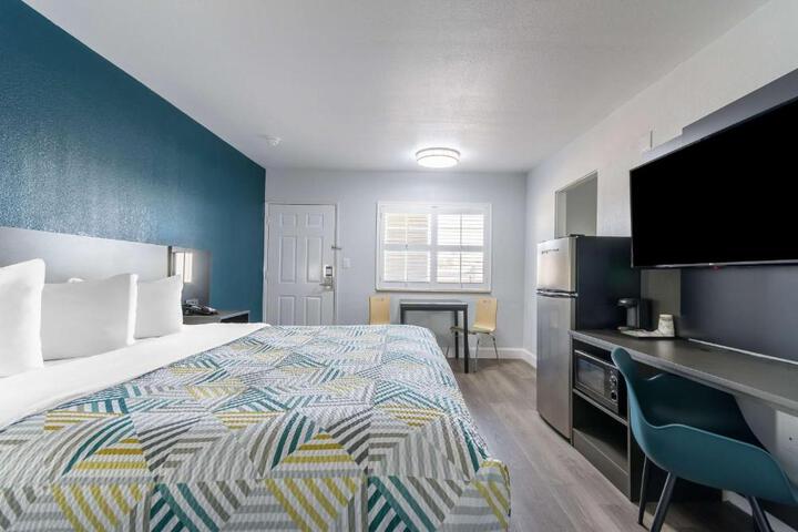 1 King Bed Kitchen (3 of 16)