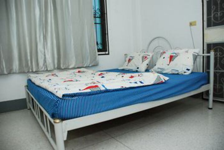 Room 10 of 28