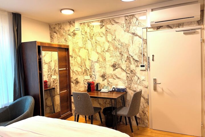 Room 26 of 75