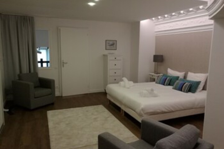 Room 42 of 60