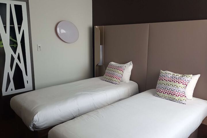 Room 18 of 110