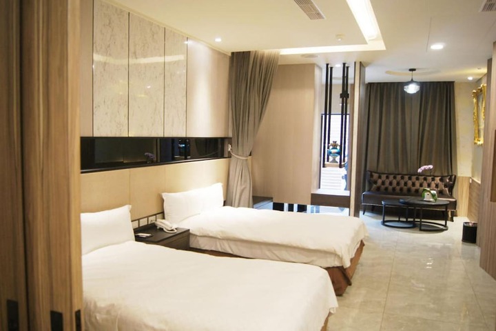 Room 10 of 43