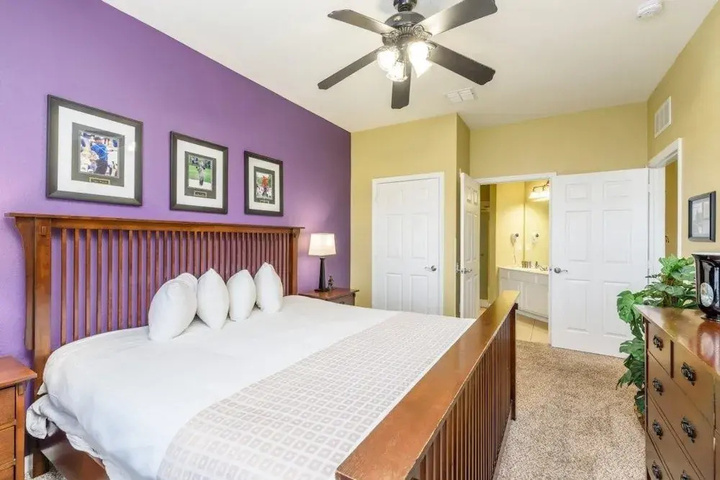 Room 4 of 33