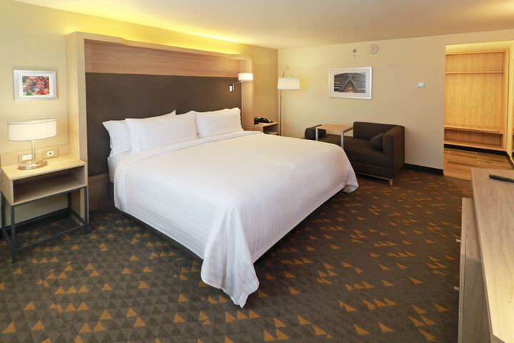 Room 4 of 88