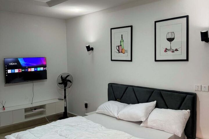 Room 3 of 48