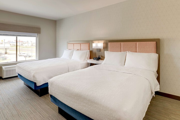 2 Queen Beds Hearing Accessible (28 of 30)