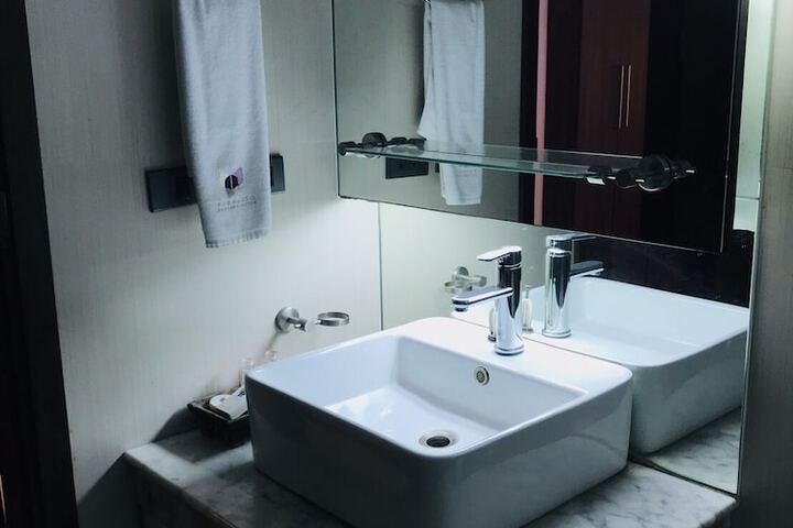 Room 16 of 25