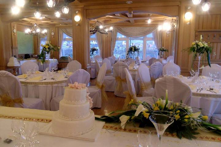 Ballroom/Hall 79 of 91