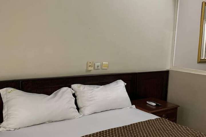 Room 27 of 87