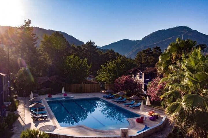 Pool 13 of 26