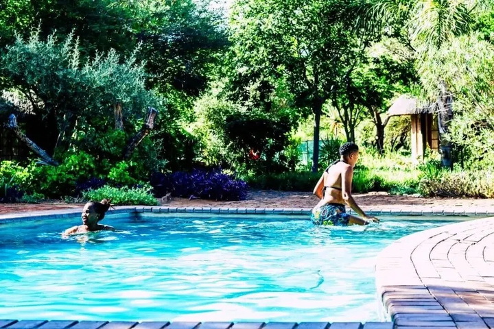 Pool 11 of 24