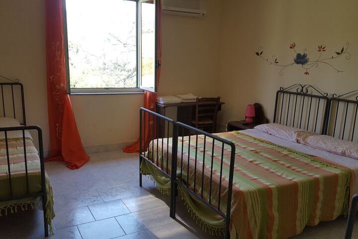 Room 8 of 12