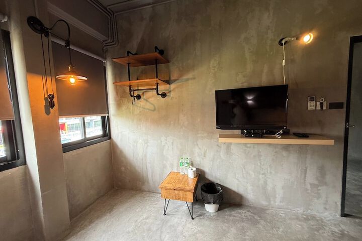 Room 3 of 90
