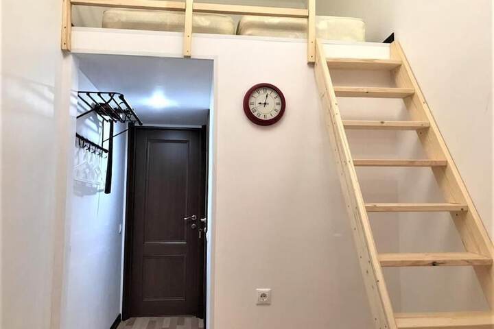 Room 6 of 33