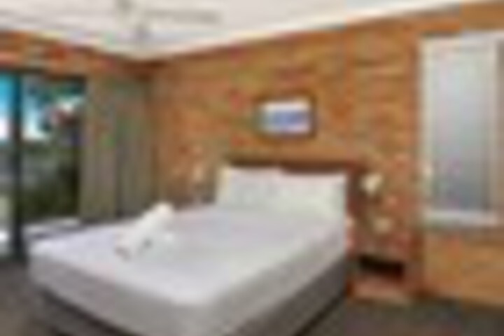 Room 8 of 129