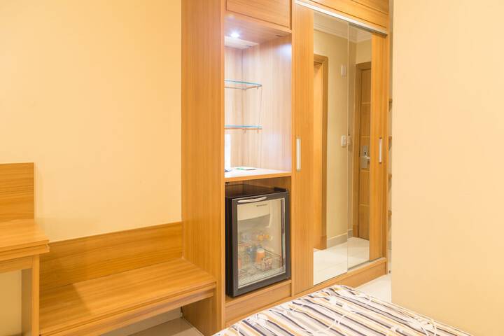 Room 42 of 198