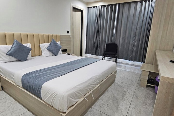 Room 5 of 33