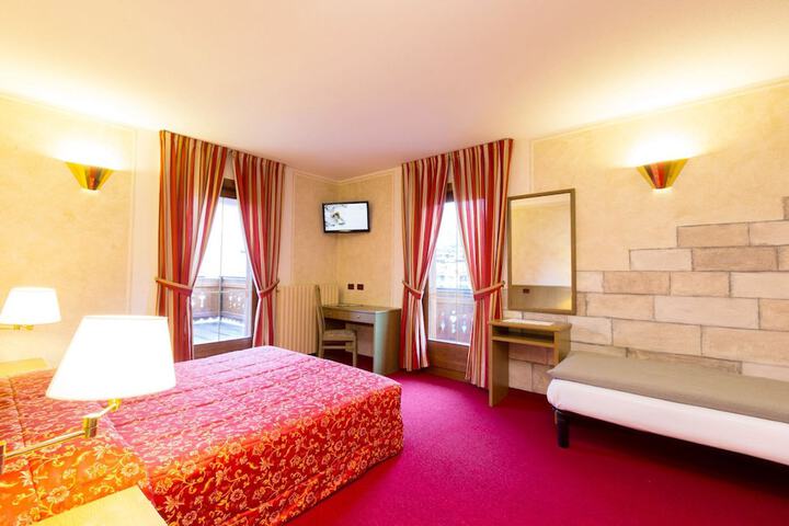 Room 8 of 20