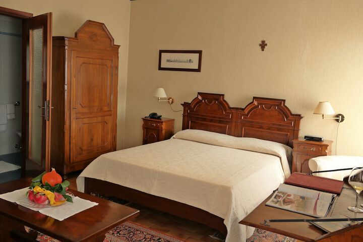 Room 10 of 22