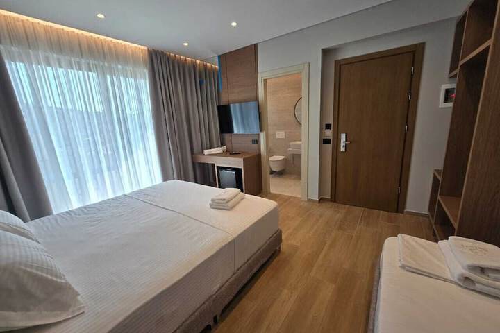 Room 53 of 77