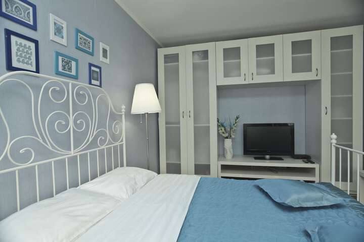Room 4 of 164