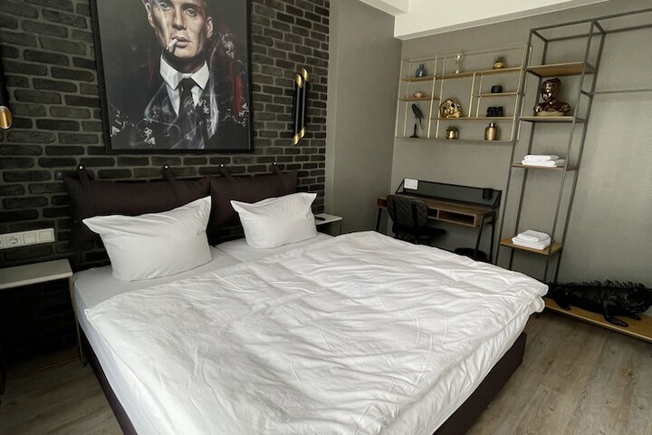 Room 25 of 63