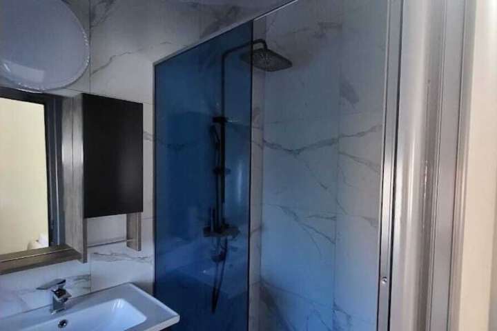 Room 7 of 9