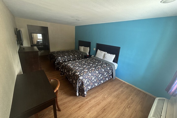 Room 7 of 33