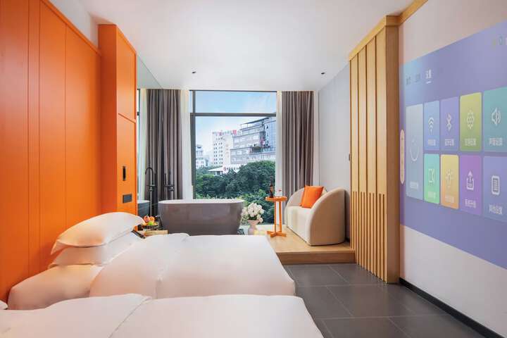 Room 56 of 143
