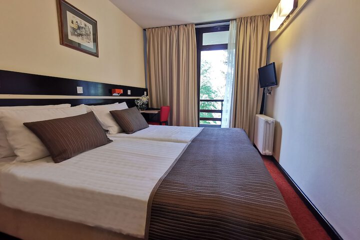 Room 8 of 31