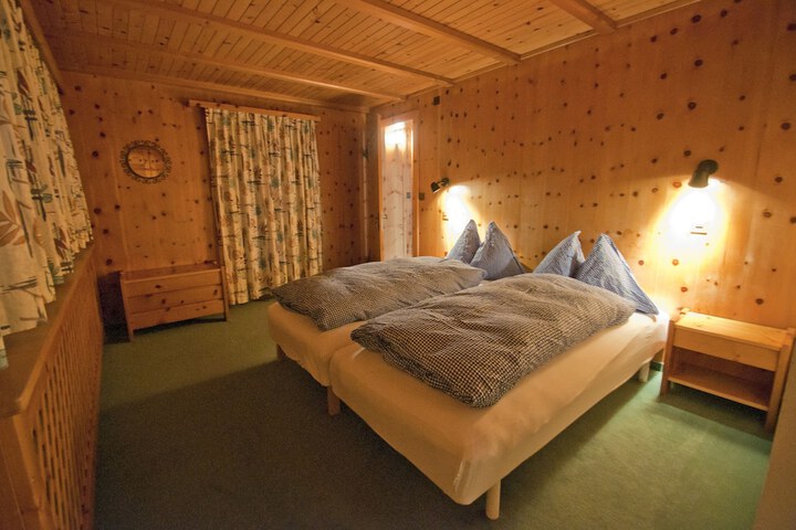 Room 28 of 166