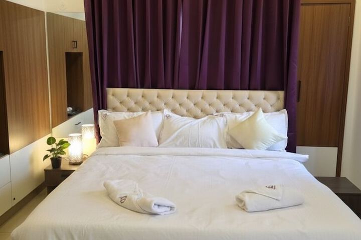 Room 9 of 28