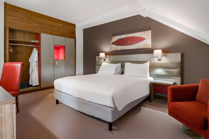 Room 25 of 191