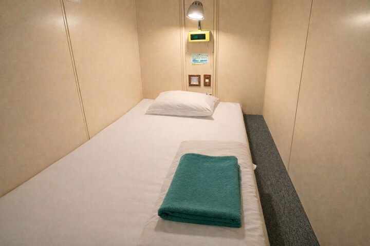Room 9 of 33