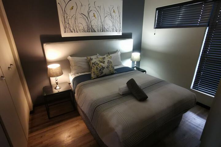 Room 4 of 215