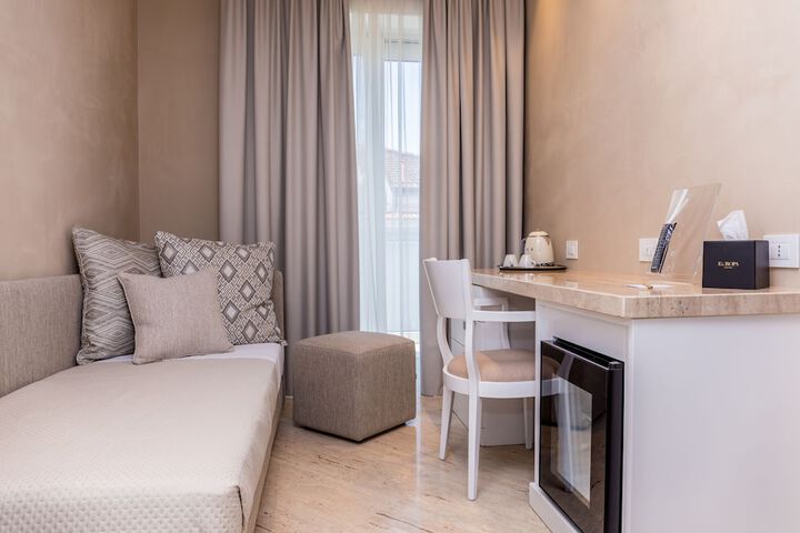 Room 9 of 26