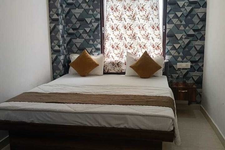 Room 9 of 30